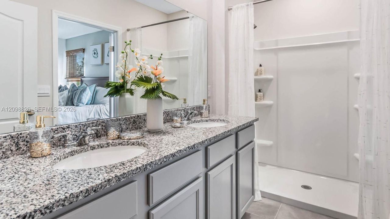 For Sale: $360,000 (4 beds, 2 baths, 1597 Square Feet)