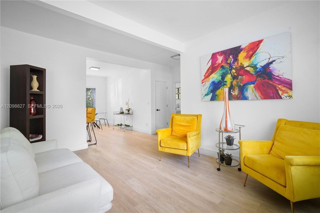 For Rent: $2,100 (2 beds, 1 baths, 900 Square Feet)