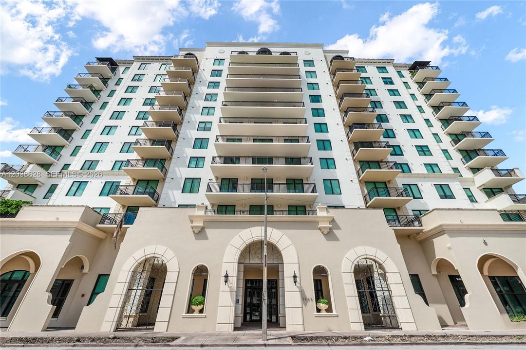 For Sale: $498,000 (1 beds, 1 baths, 780 Square Feet)