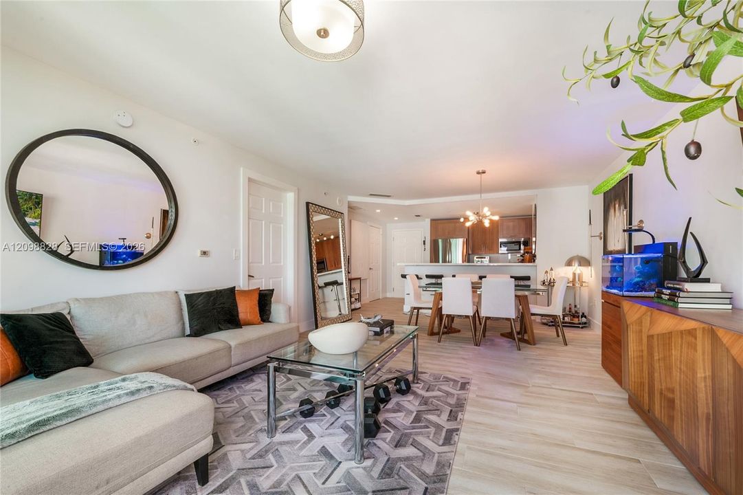 For Sale: $498,000 (1 beds, 1 baths, 780 Square Feet)