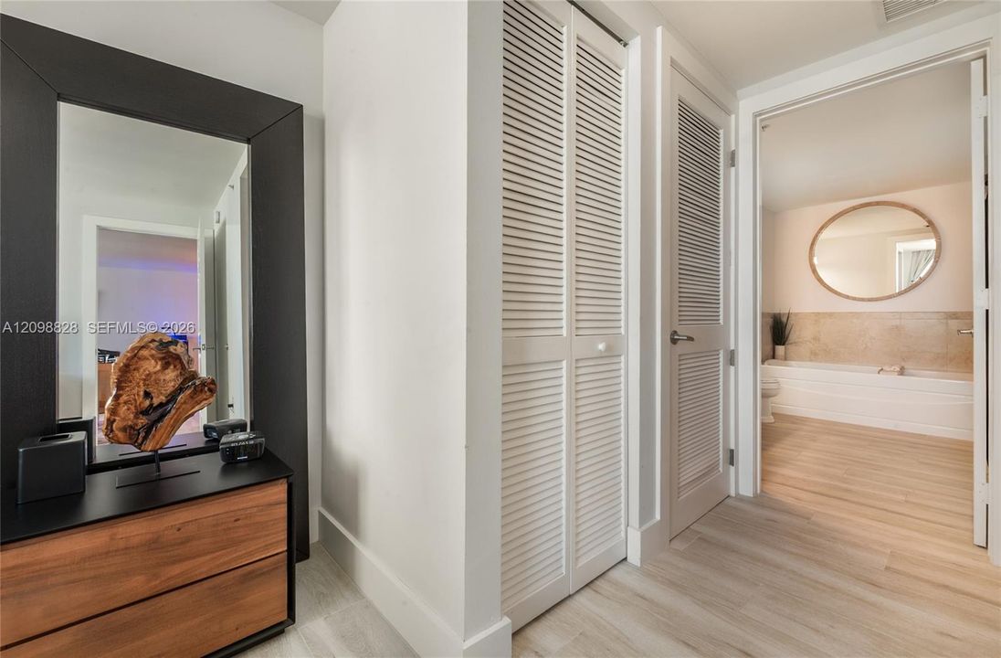For Sale: $498,000 (1 beds, 1 baths, 780 Square Feet)