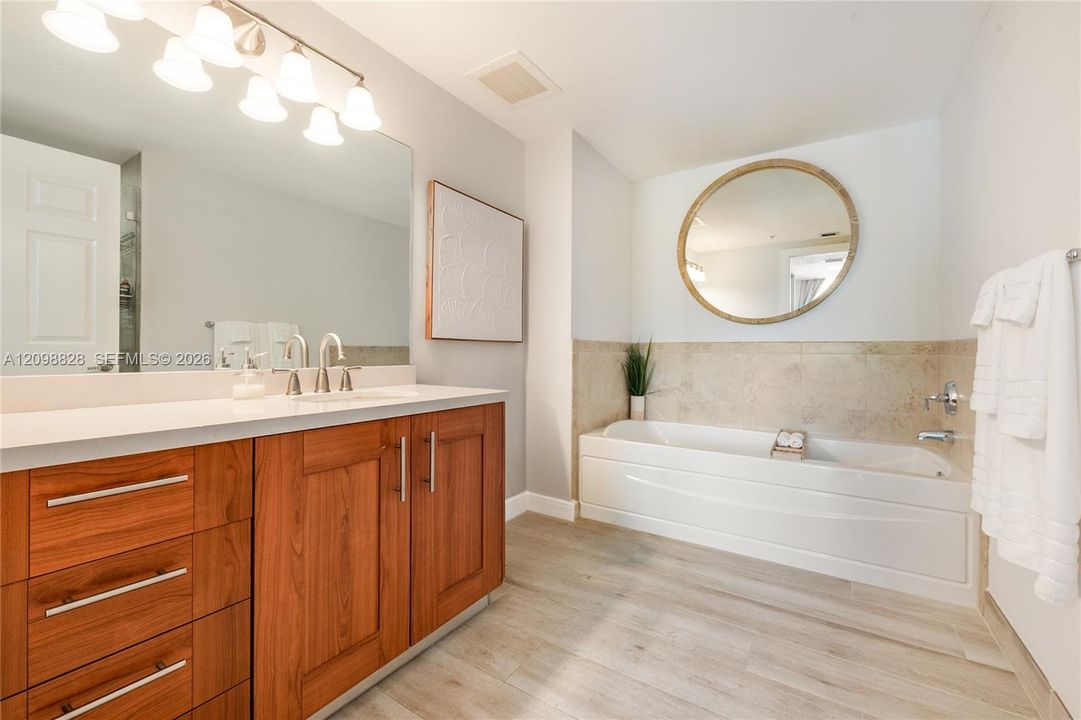 For Sale: $498,000 (1 beds, 1 baths, 780 Square Feet)