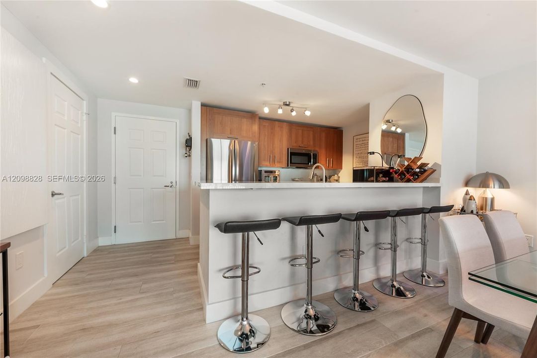 For Sale: $498,000 (1 beds, 1 baths, 780 Square Feet)