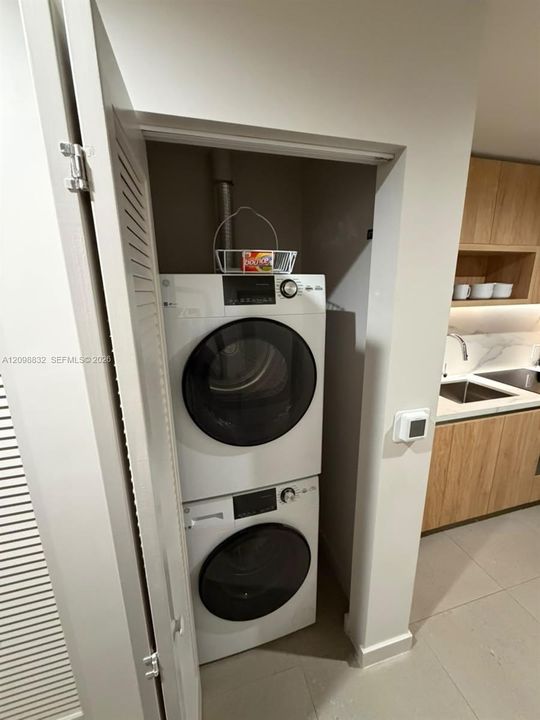 For Sale: $430,000 (0 beds, 1 baths, 321 Square Feet)