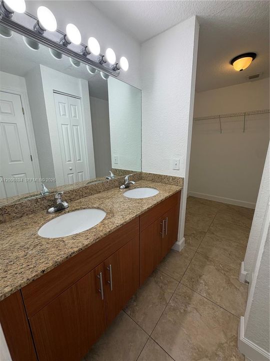 For Rent: $3,300 (3 beds, 2 baths, 1365 Square Feet)