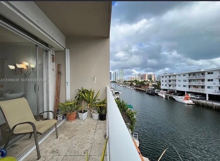 В аренду: $1,850 (1 спален, 1 ванн, 712 Квадратных фут)