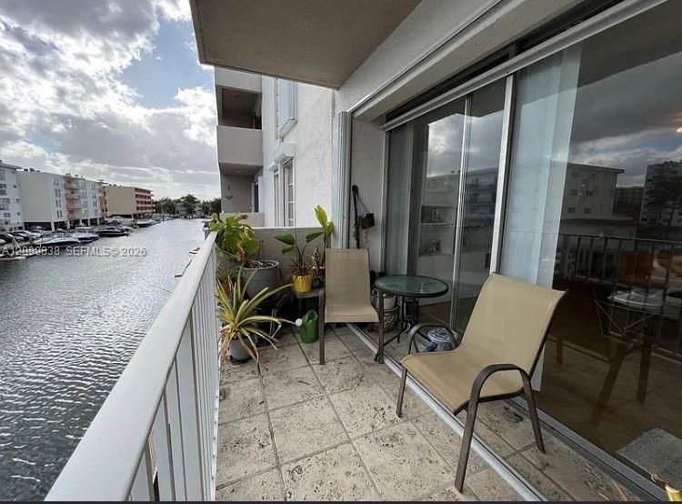 В аренду: $1,850 (1 спален, 1 ванн, 712 Квадратных фут)