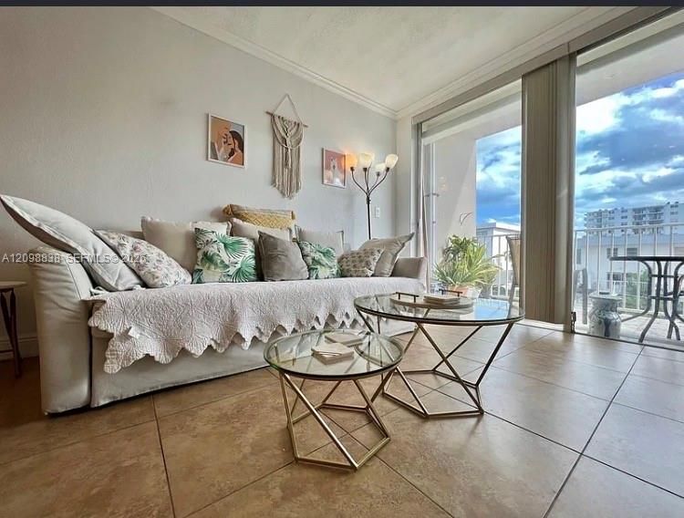 В аренду: $1,850 (1 спален, 1 ванн, 712 Квадратных фут)