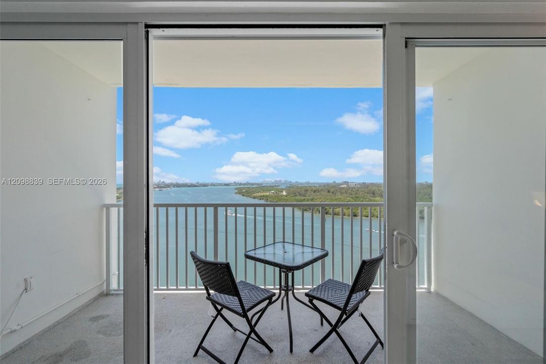 For Rent: $3,200 (2 beds, 2 baths, 1220 Square Feet)