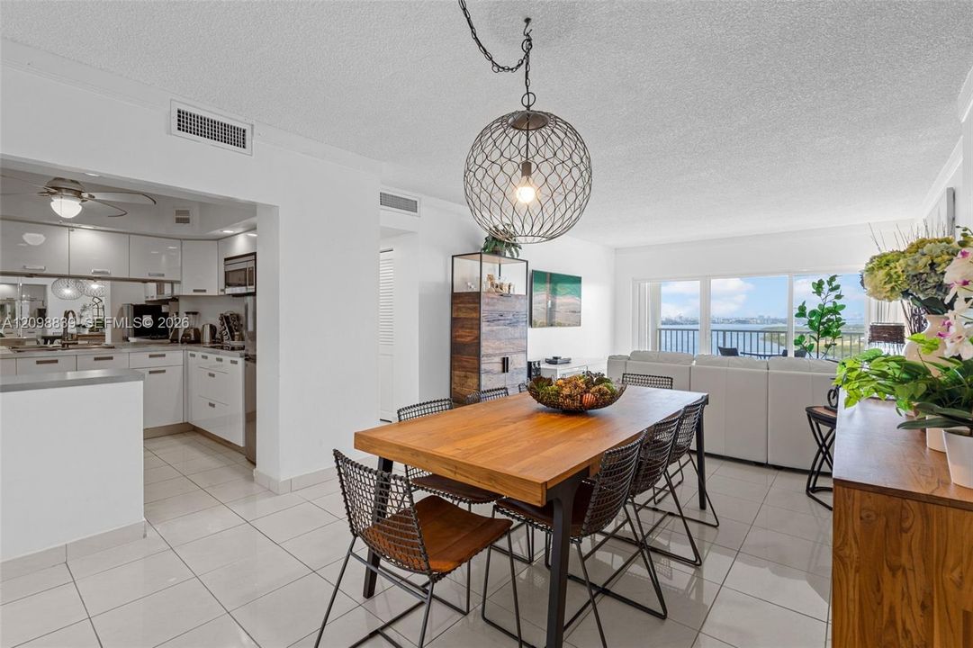 For Rent: $3,200 (2 beds, 2 baths, 1220 Square Feet)