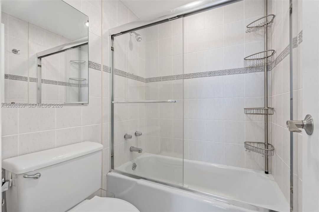 For Rent: $3,200 (2 beds, 2 baths, 1220 Square Feet)