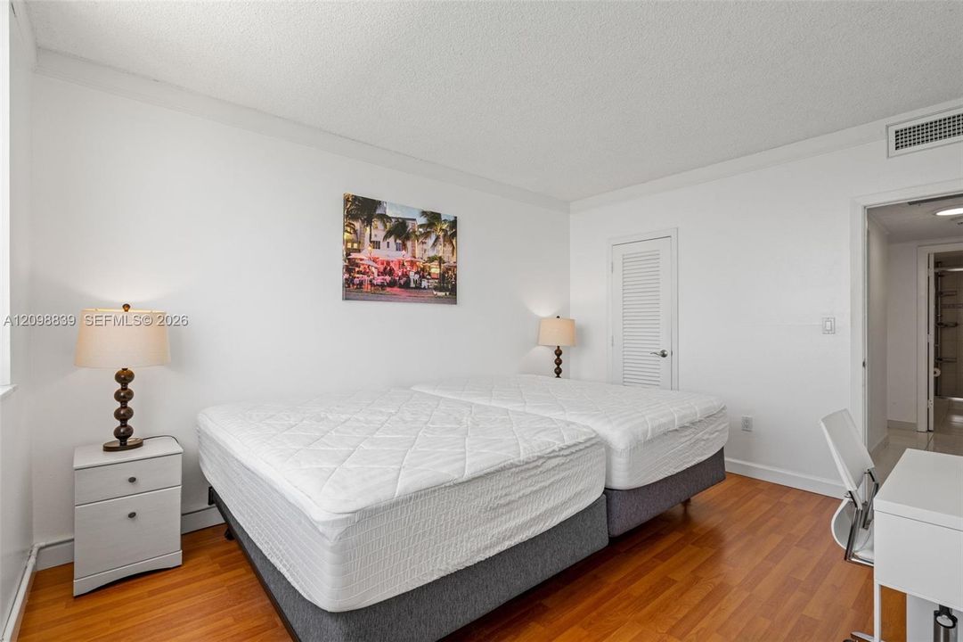 For Rent: $3,200 (2 beds, 2 baths, 1220 Square Feet)