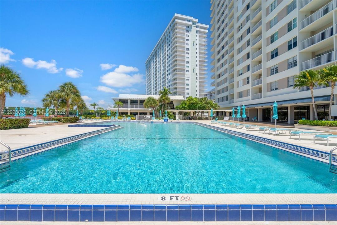 For Rent: $3,200 (2 beds, 2 baths, 1220 Square Feet)