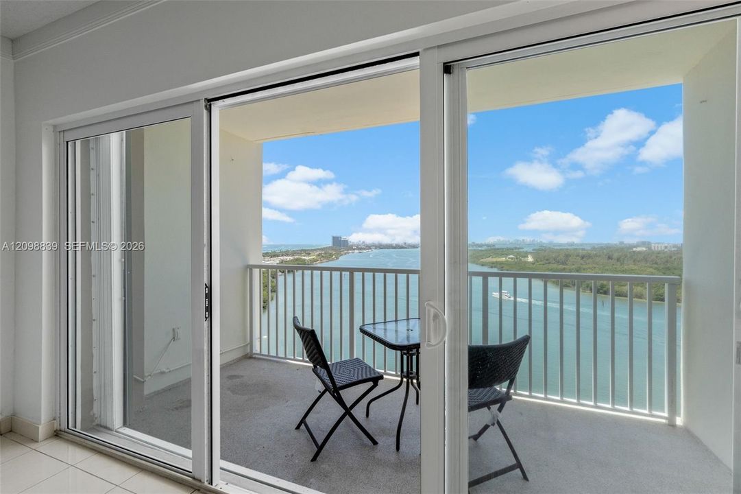 For Rent: $3,200 (2 beds, 2 baths, 1220 Square Feet)