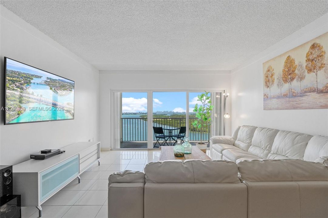 For Rent: $3,200 (2 beds, 2 baths, 1220 Square Feet)