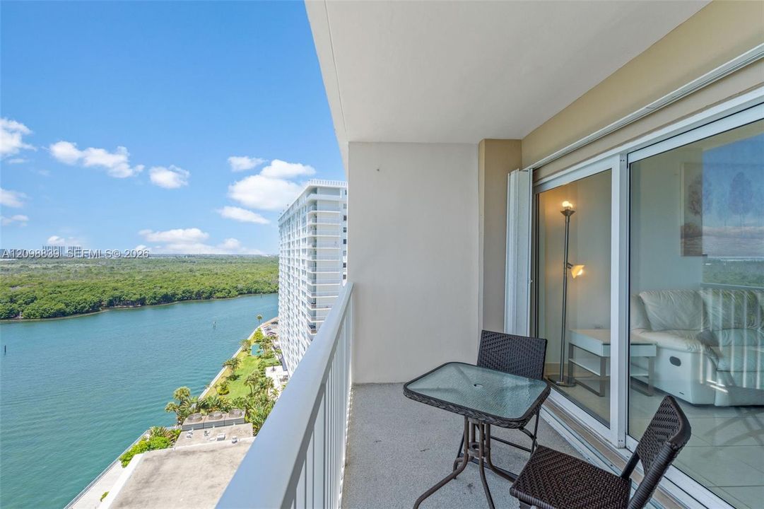 For Rent: $3,200 (2 beds, 2 baths, 1220 Square Feet)