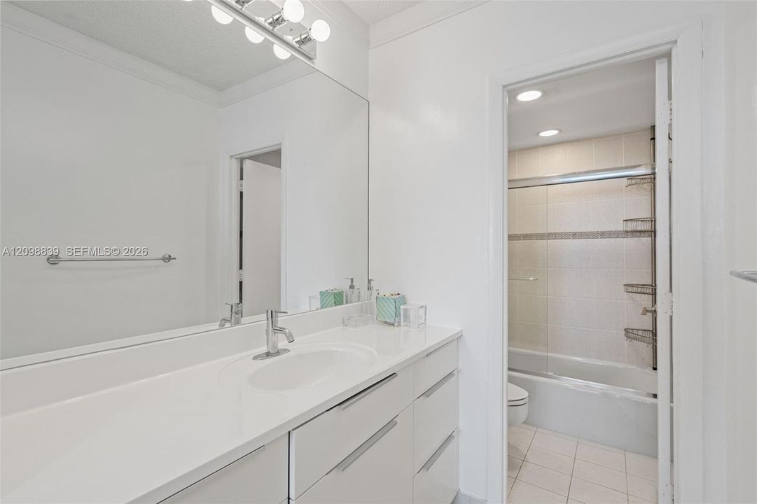 For Rent: $3,200 (2 beds, 2 baths, 1220 Square Feet)