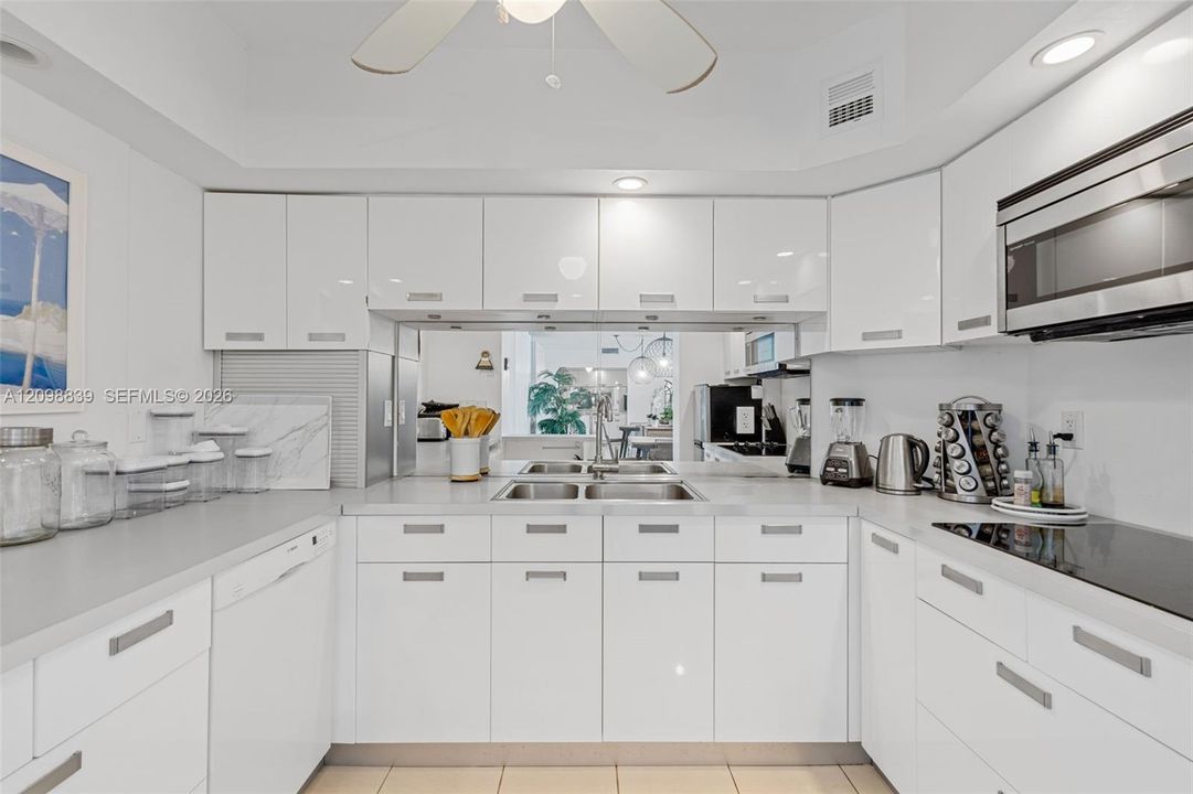 For Rent: $3,200 (2 beds, 2 baths, 1220 Square Feet)