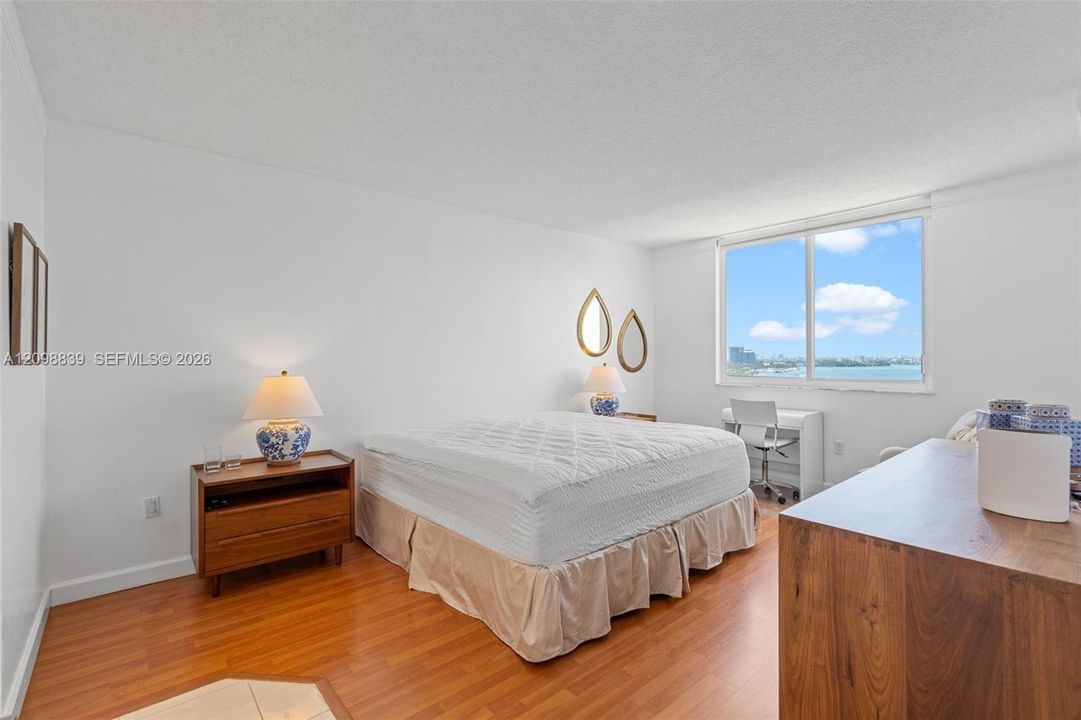 For Rent: $3,200 (2 beds, 2 baths, 1220 Square Feet)