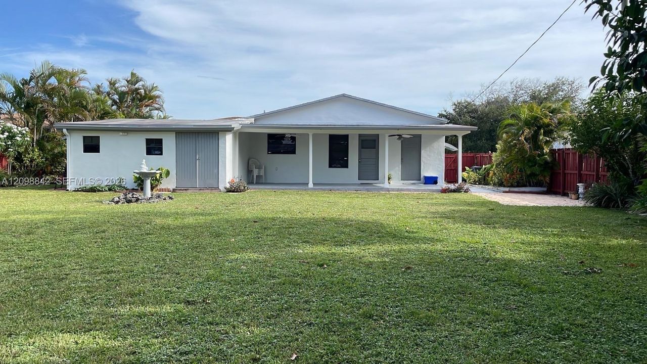 For Rent: $2,700 (3 beds, 1 baths, 1652 Square Feet)