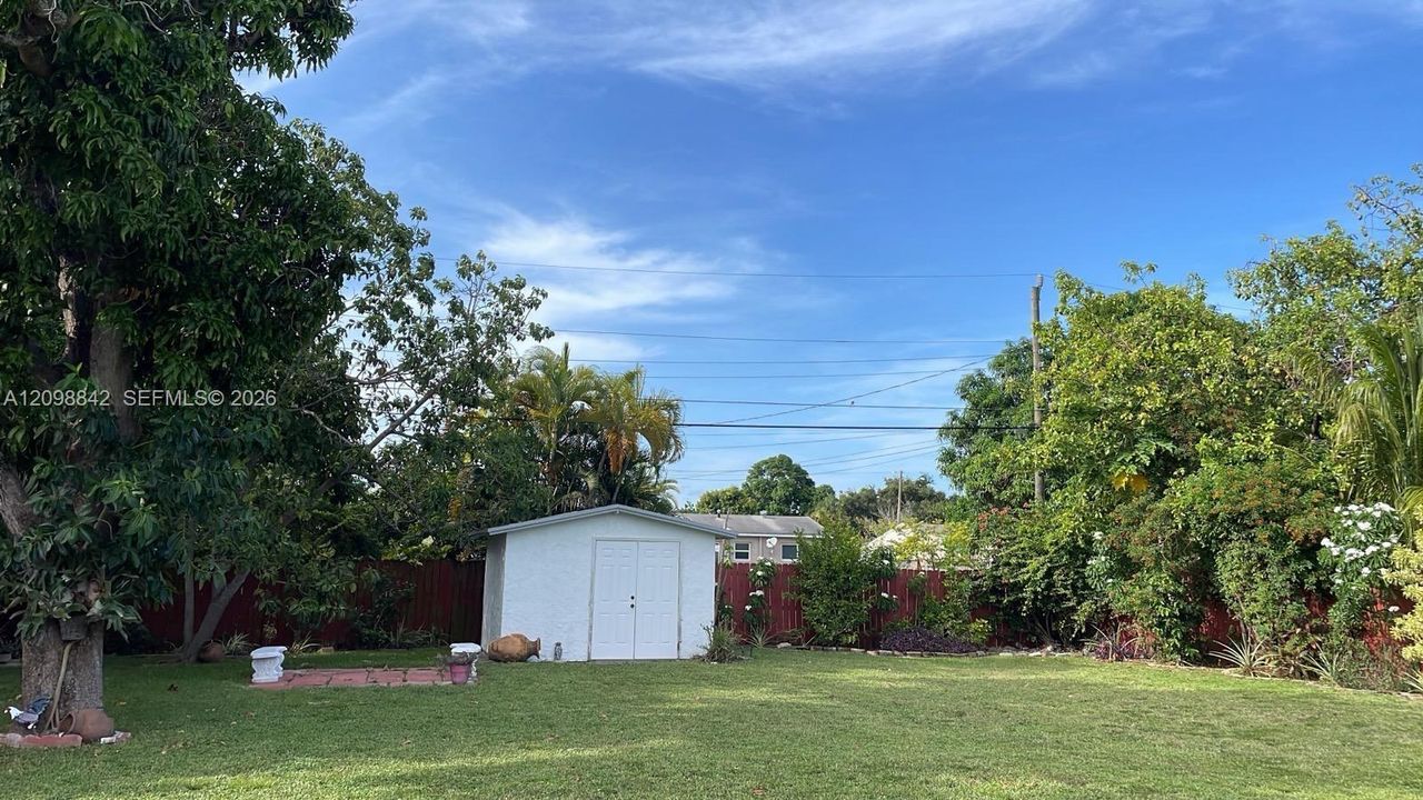 For Rent: $2,700 (3 beds, 1 baths, 1652 Square Feet)