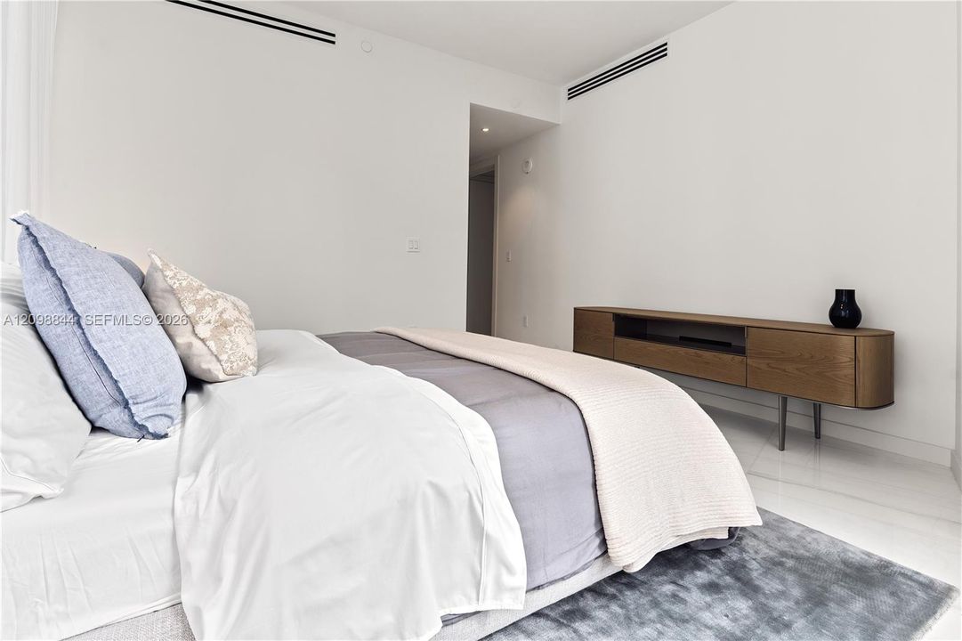 For Rent: $15,500 (2 beds, 2 baths, 1425 Square Feet)