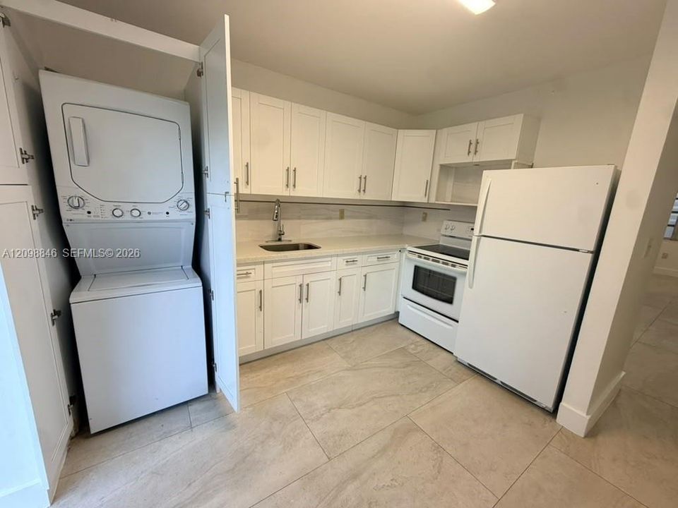 For Rent: $2,300 (2 beds, 1 baths, 3146 Square Feet)