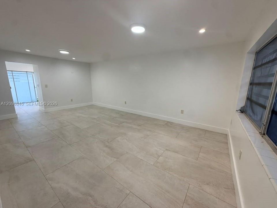 For Rent: $2,300 (2 beds, 1 baths, 3146 Square Feet)