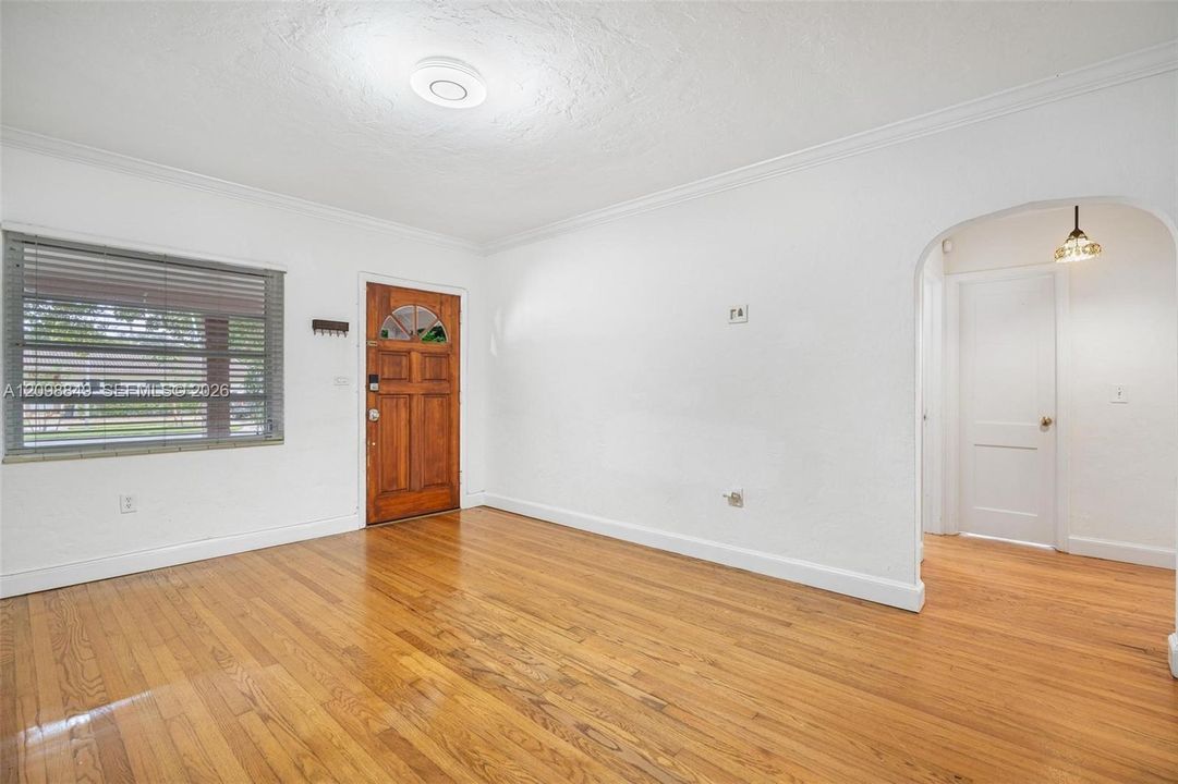 For Sale: $629,000 (2 beds, 1 baths, 928 Square Feet)