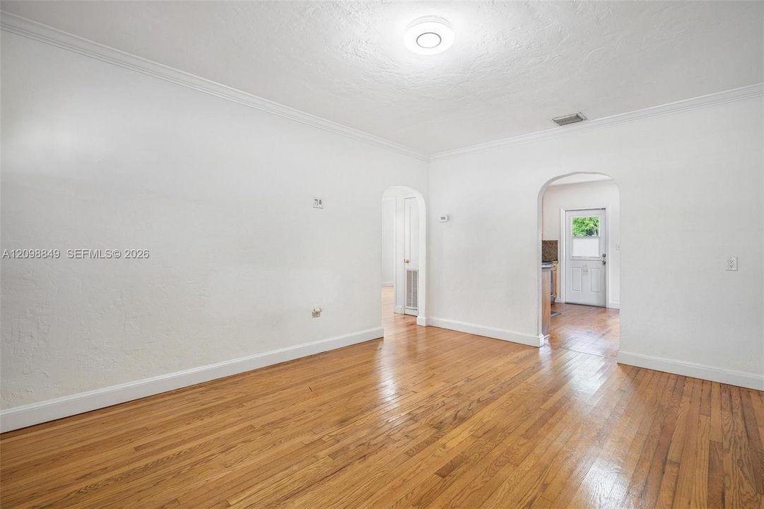 For Sale: $629,000 (2 beds, 1 baths, 928 Square Feet)