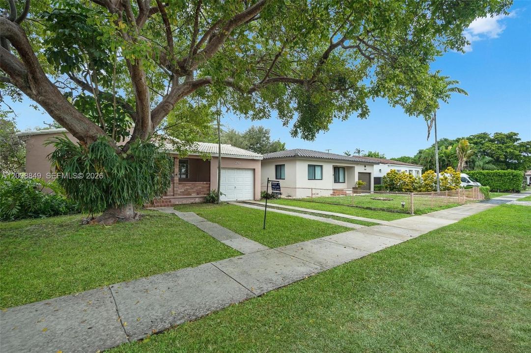 For Sale: $629,000 (2 beds, 1 baths, 928 Square Feet)