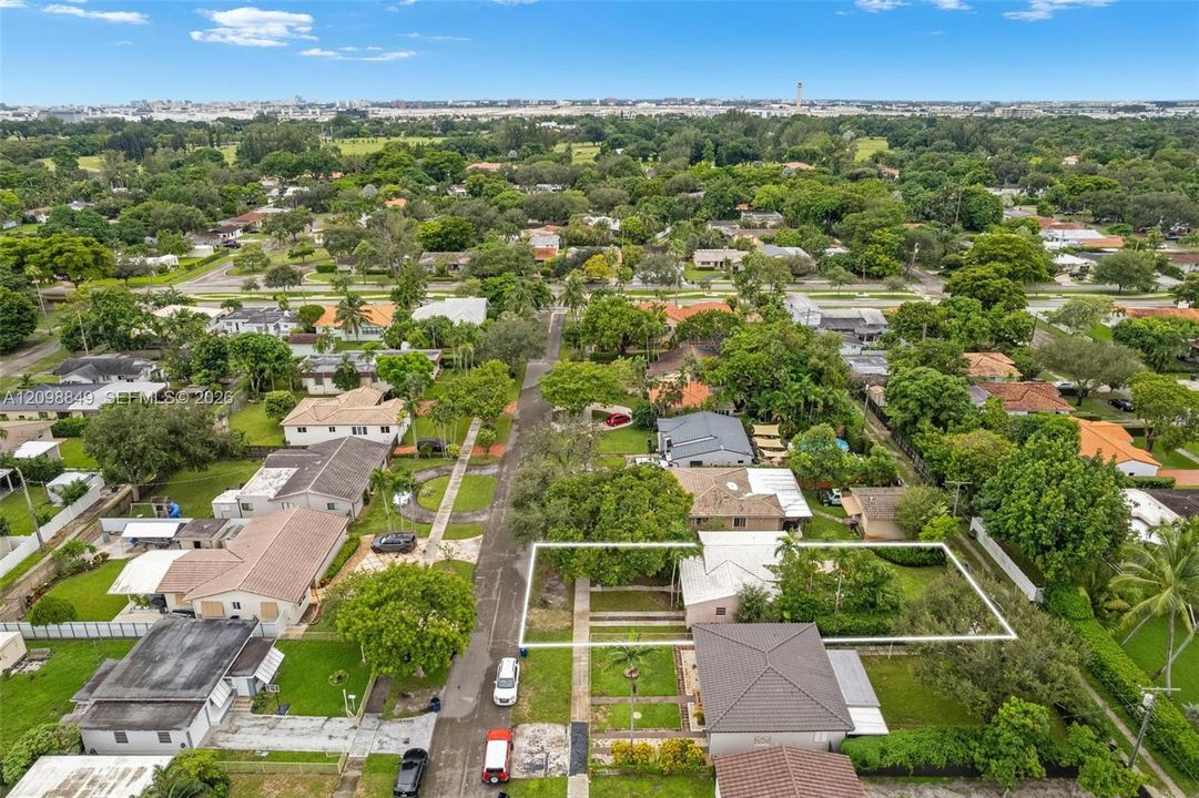 For Sale: $629,000 (2 beds, 1 baths, 928 Square Feet)
