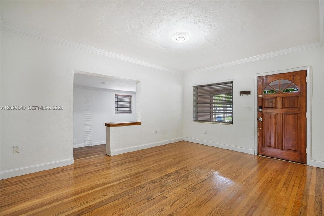 For Sale: $629,000 (2 beds, 1 baths, 928 Square Feet)