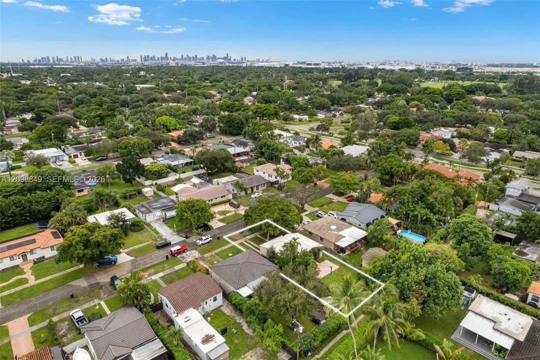 For Sale: $629,000 (2 beds, 1 baths, 928 Square Feet)