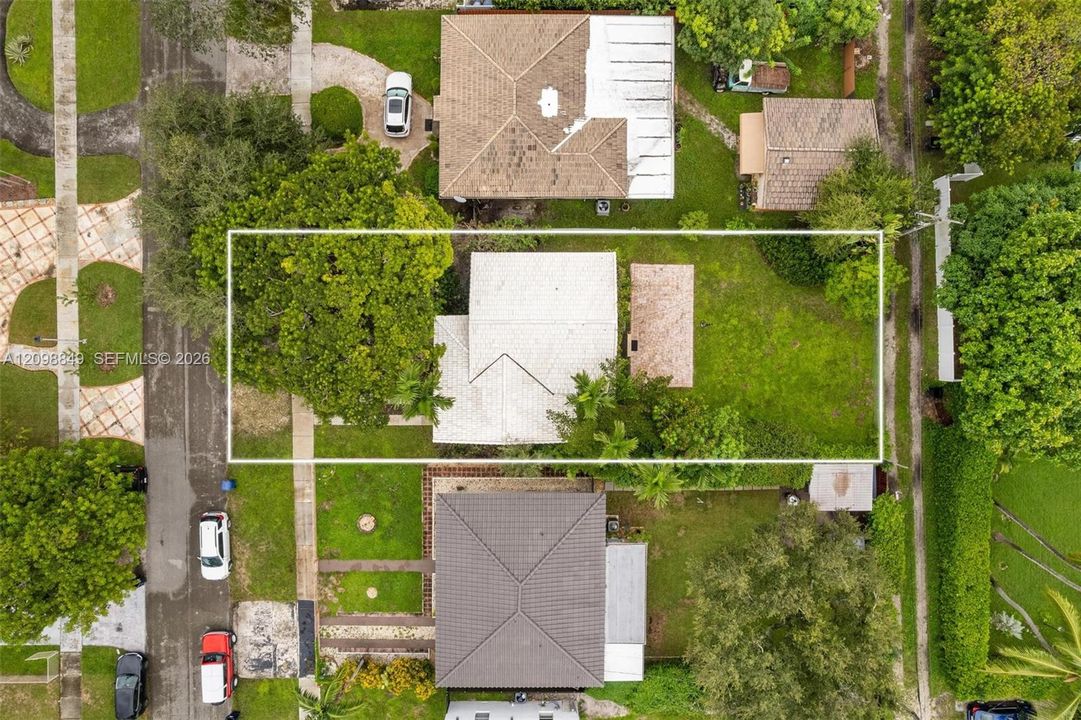 For Sale: $629,000 (2 beds, 1 baths, 928 Square Feet)