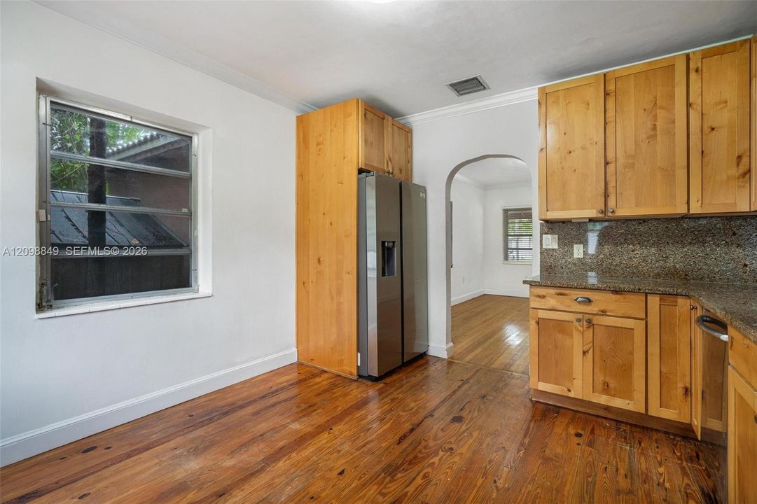 For Sale: $629,000 (2 beds, 1 baths, 928 Square Feet)