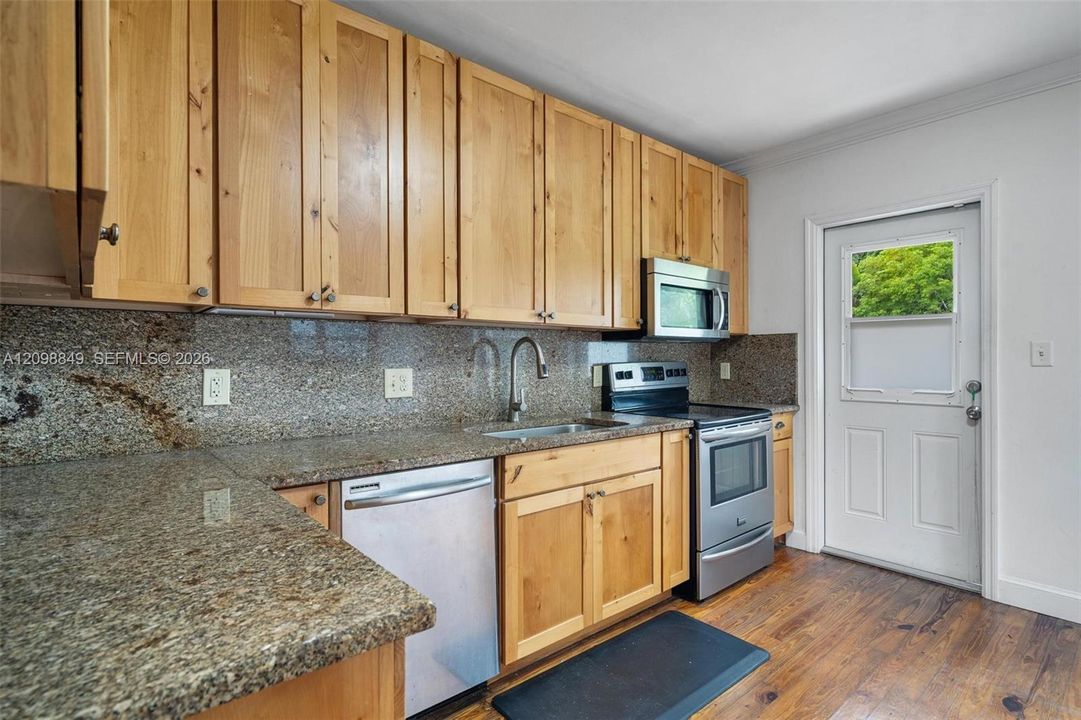 For Sale: $629,000 (2 beds, 1 baths, 928 Square Feet)