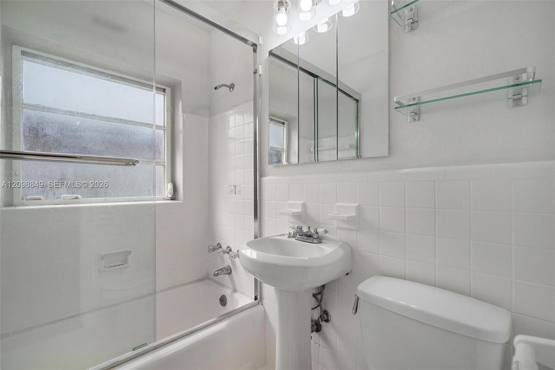 For Sale: $629,000 (2 beds, 1 baths, 928 Square Feet)