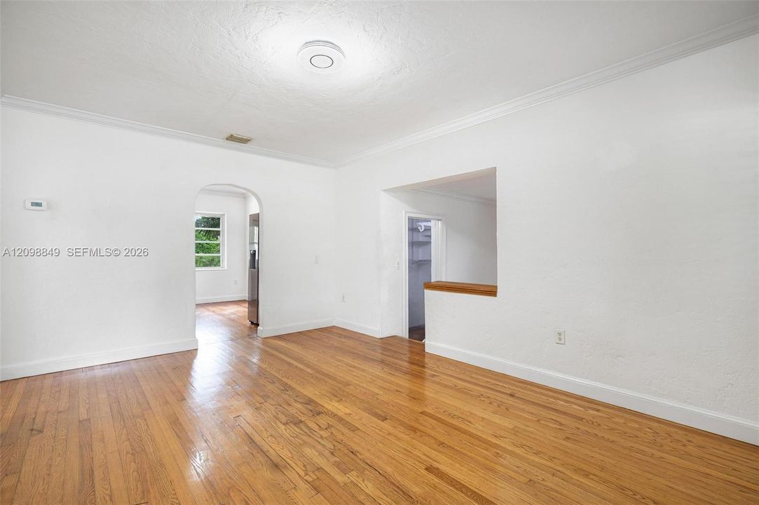For Sale: $629,000 (2 beds, 1 baths, 928 Square Feet)