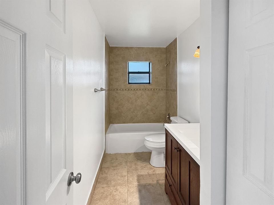 102 Valencia Street Guest Bathroom