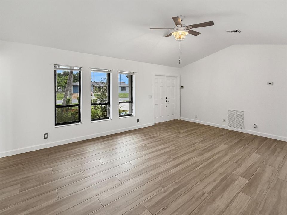 102 Valencia Street Living Room View
