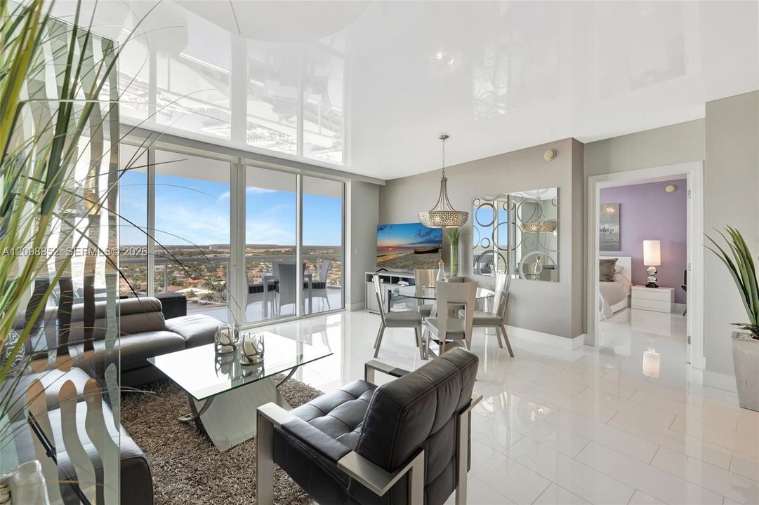 For Sale: $1,350,000 (2 beds, 2 baths, 1442 Square Feet)