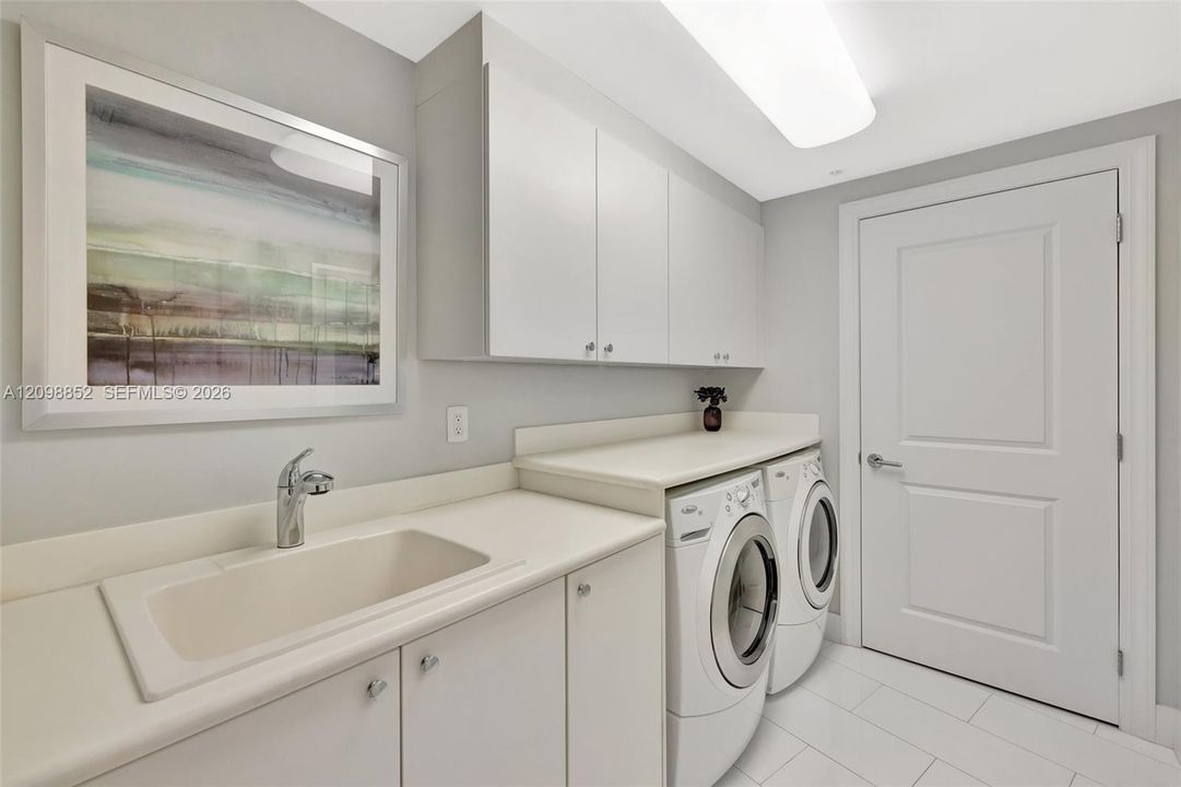 For Sale: $1,350,000 (2 beds, 2 baths, 1442 Square Feet)