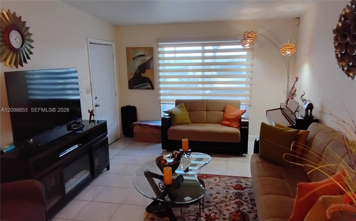 For Rent: $2,600 (3 beds, 2 baths, 1235 Square Feet)