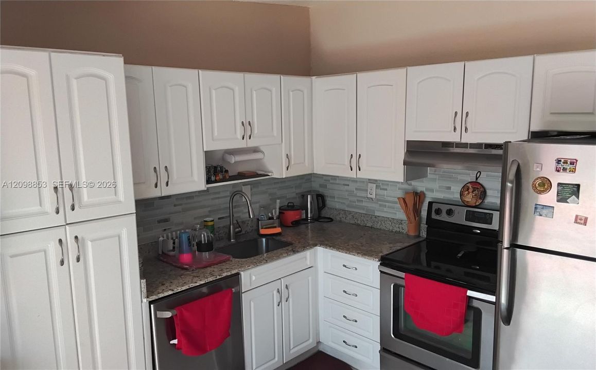 For Rent: $2,600 (3 beds, 2 baths, 1235 Square Feet)