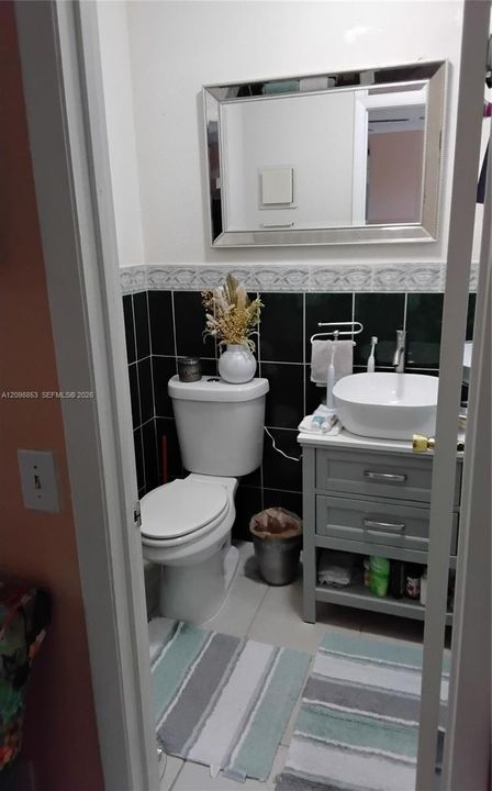 For Rent: $2,600 (3 beds, 2 baths, 1235 Square Feet)