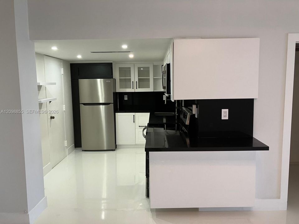 For Sale: $345,000 (0 beds, 0 baths, 762 Square Feet)