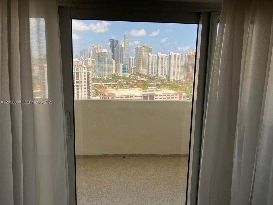 For Sale: $345,000 (0 beds, 0 baths, 762 Square Feet)