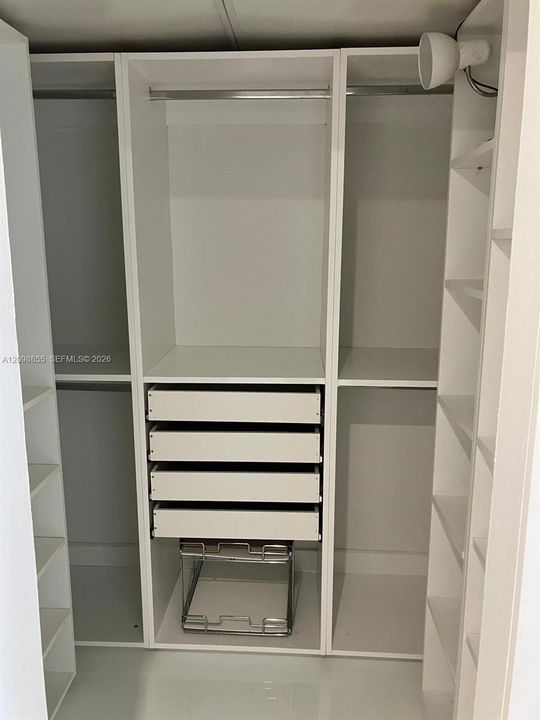 For Sale: $345,000 (0 beds, 0 baths, 762 Square Feet)