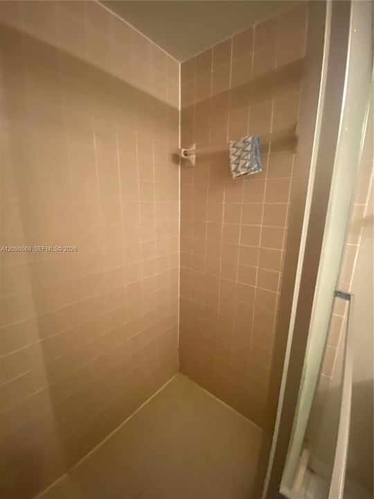 For Sale: $175,000 (2 beds, 2 baths, 832 Square Feet)